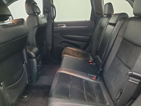 Used 2018 Jeep Grand Cherokee Altitude image 18