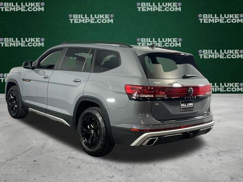 Used 2025 Volkswagen Atlas Peak Edition SE image 9