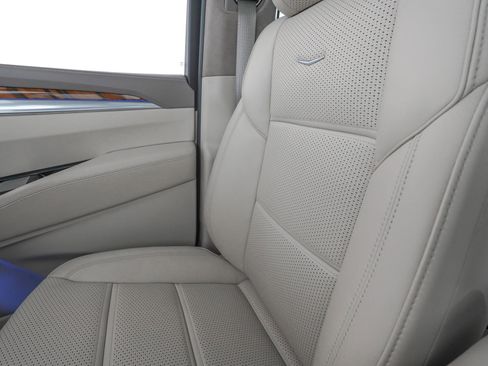 Used 2025 Cadillac Escalade ESV Sport Platinum AWD/4WD image 30