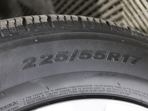 Used 2013 Chrysler 200 Touring image 32