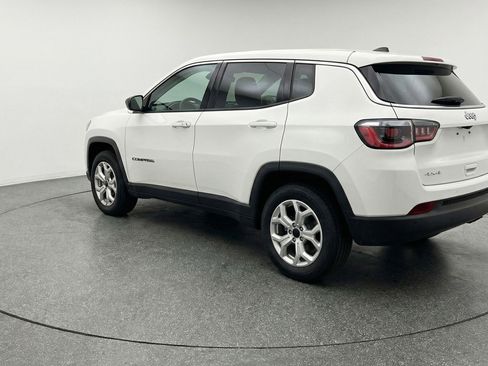 Used 2025 Jeep Compass Latitude AWD/4WD image 6