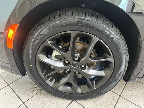 Used 2026 Chrysler Pacifica Limited w/ S Appearance Package FWD image 17