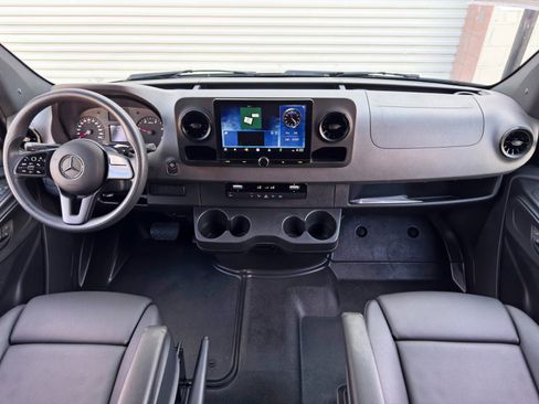 Used 2023 Mercedes-Benz Sprinter 2500 image 12