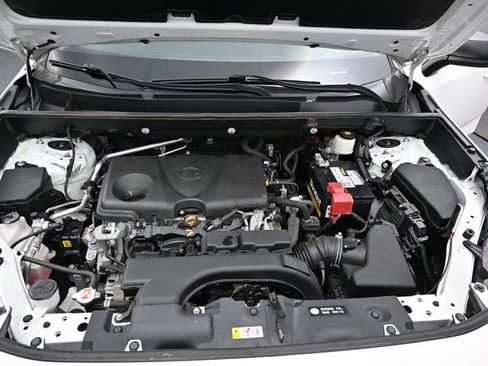 Used 2020 Toyota RAV4 LE image 12