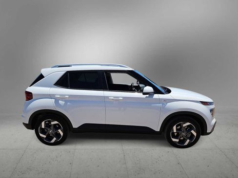 Used 2026 Hyundai Venue SEL FWD image 9