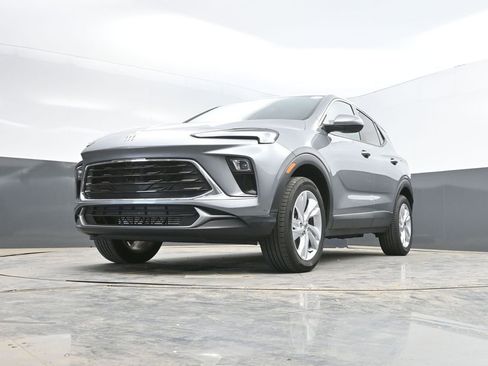 Used 2025 Buick Encore GX Preferred AWD/4WD image 31