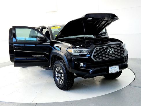 Certified 2023 Toyota Tacoma TRD Off-Road image 9
