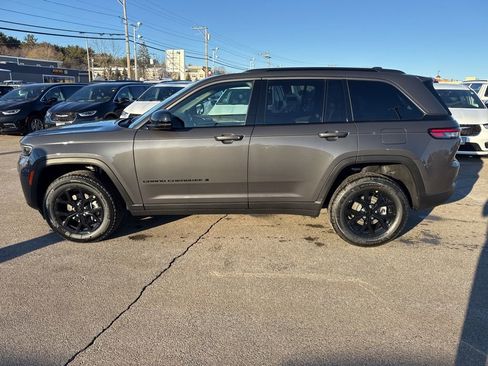 New 2026 Jeep Grand Cherokee Altitude image 4