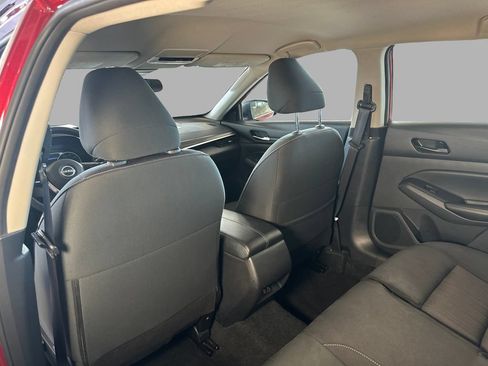 Used 2024 Nissan Altima 2.5 SV FWD image 15