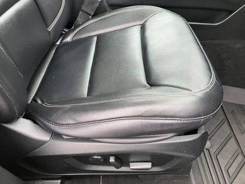 Used 2020 Ford Explorer XLT w/ Equipment Group 202A image 13