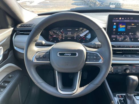 Used 2025 Jeep Compass Limited image 28