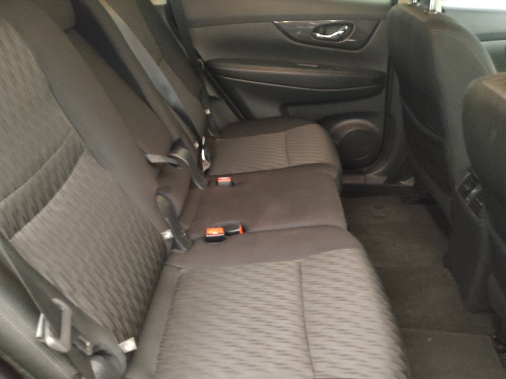 Used 2018 Nissan Rogue SV FWD image 19