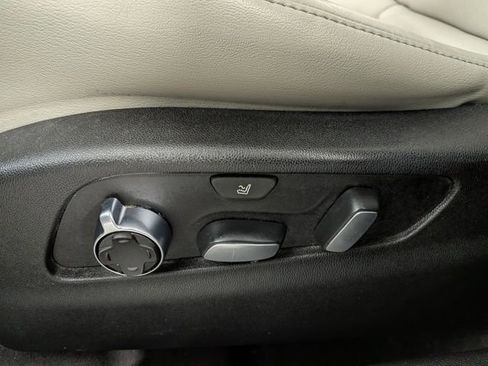 Used 2020 Cadillac XT4 Premium Luxury w/ Enhanced Visibility Package image 10