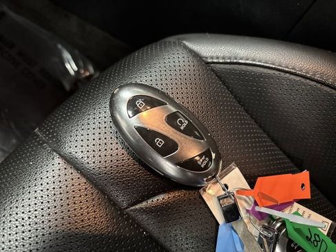 Used 2024 Hyundai Elantra Limited image 27