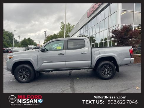 Used 2021 Toyota Tacoma SR5 AWD/4WD image 2