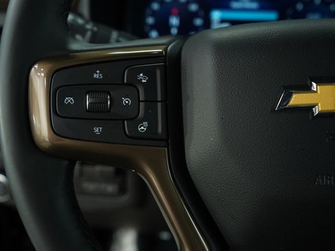 Used 2024 Chevrolet Suburban High Country image 24