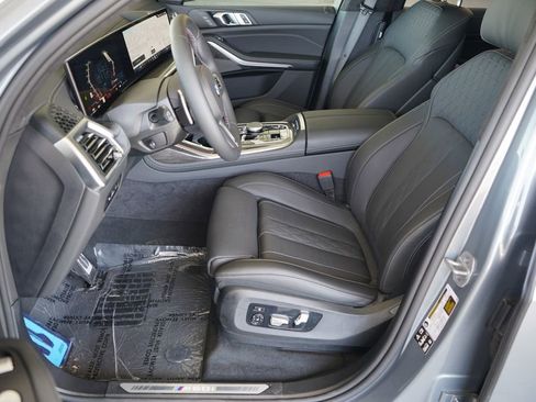 New 2025 BMW X7 M60i w/ Climate Comfort Package image 11
