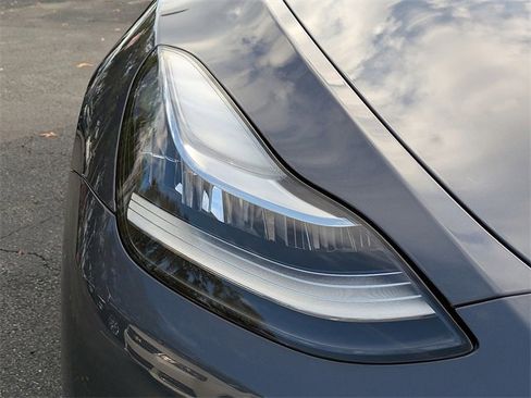 Used 2023 Tesla Model Y Long Range image 9