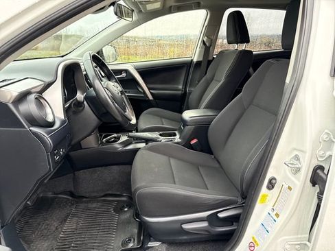 Used 2018 Toyota RAV4 XLE image 15