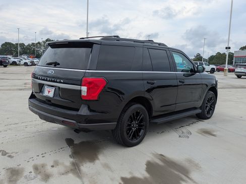 Used 2024 Ford Expedition XLT AWD/4WD image 5