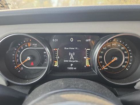 Used 2023 Jeep Gladiator Overland image 4