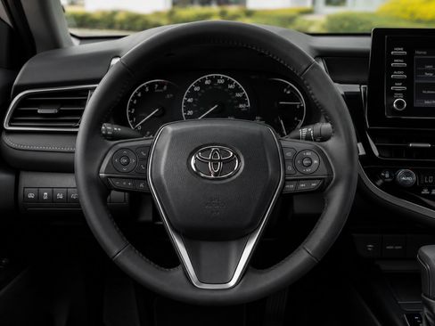 Used 2024 Toyota Camry SE FWD image 12