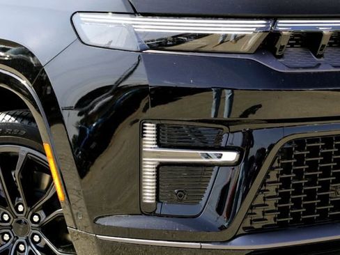 New 2026 Jeep Grand Wagoneer L Summit image 3