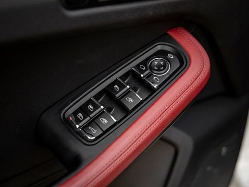 Certified 2023 Porsche Macan AWD/4WD image 20