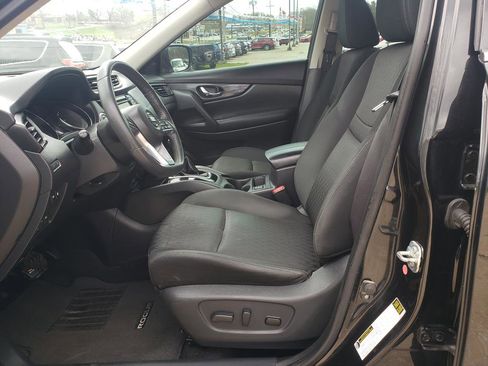 Used 2018 Nissan Rogue SV w/ Premium Package image 10