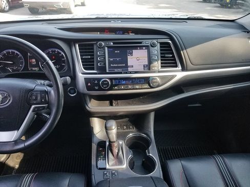 Used 2019 Toyota Highlander SE AWD/4WD image 7