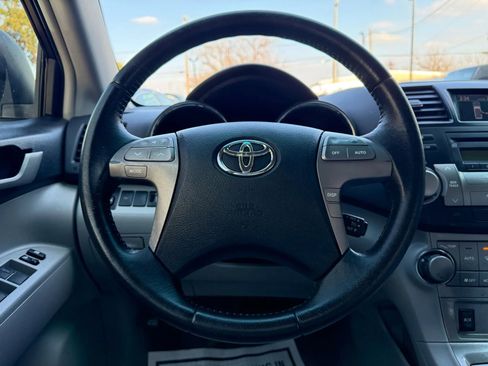 Used 2010 Toyota Highlander SE image 11