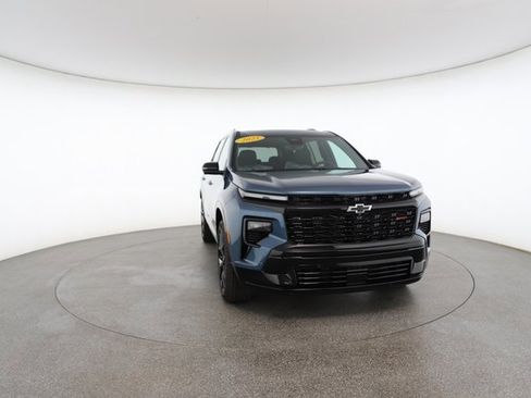 Used 2025 Chevrolet Traverse RS image 29