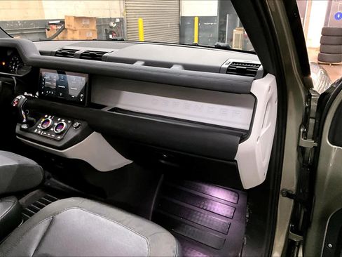 Used 2021 Land Rover Defender 90 First Edition image 17