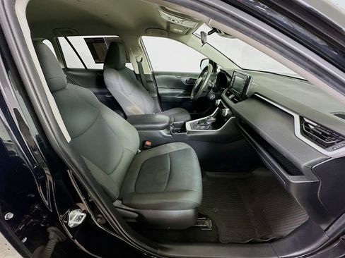 Used 2022 Toyota RAV4 LE image 12