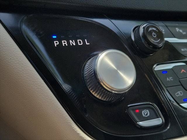 Used 2024 Chrysler Pacifica Touring-L FWD image 24