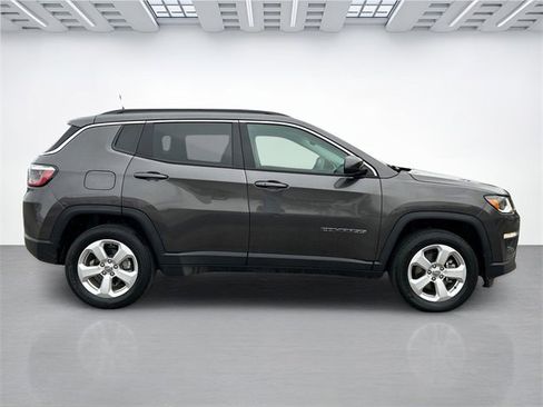 Used 2019 Jeep Compass Latitude w/ Cold Weather Group image 3