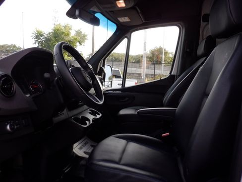 Used 2025 Mercedes-Benz Sprinter 2500 image 10