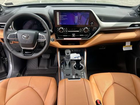 New 2026 Toyota Highlander Platinum AWD/4WD image 20