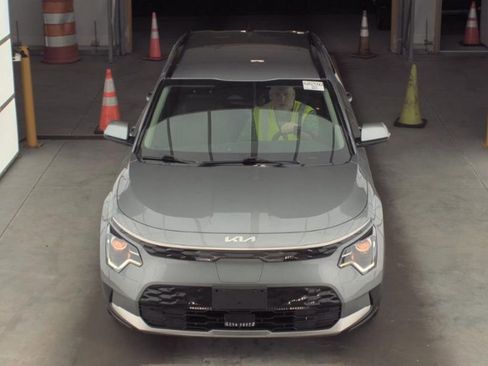 Used 2023 Kia Niro Wind w/ Wind Preserve Package FWD image 2