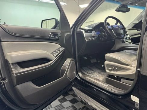 Used 2019 Chevrolet Tahoe LT w/ RST Edition AWD/4WD image 11