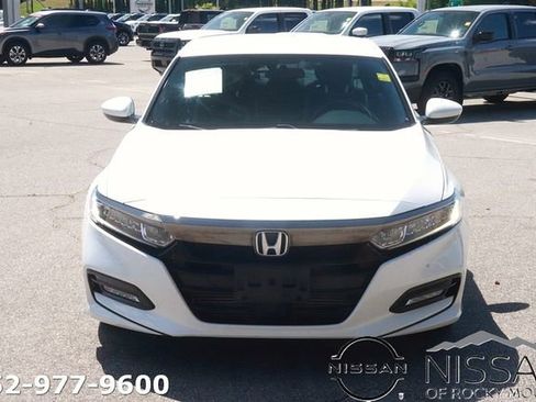 Used 2019 Honda Accord Sport image 2