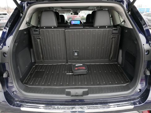 Certified 2026 Toyota Highlander Platinum image 18