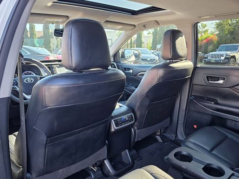 Used 2016 Toyota Highlander Limited image 23