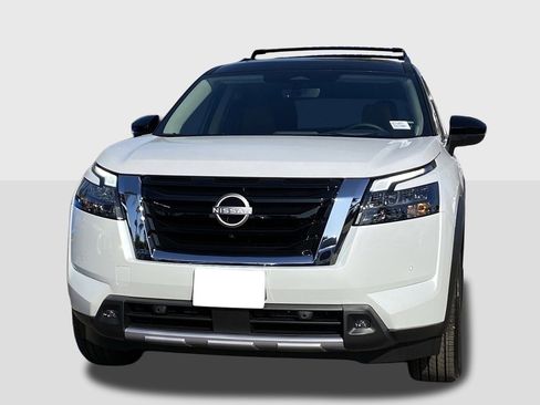New 2025 Nissan Pathfinder Platinum image 6