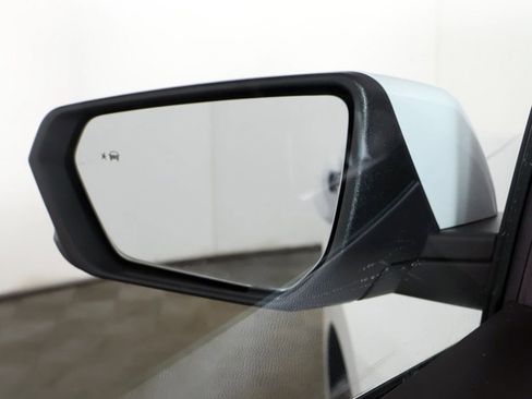 Used 2024 Chevrolet Equinox LT image 33