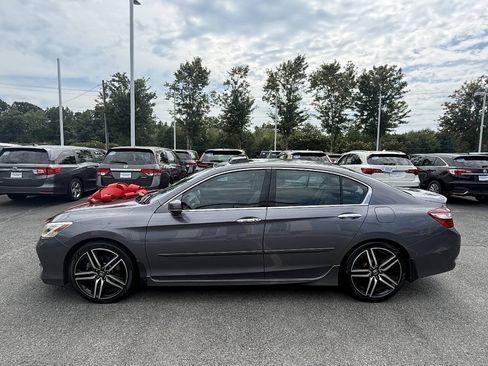 Used 2016 Honda Accord Touring image 3