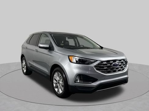 Used 2023 Ford Edge Titanium AWD/4WD image 3