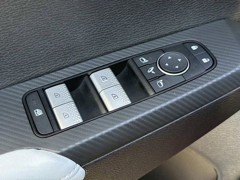 Used 2025 Mitsubishi Outlander SE image 23