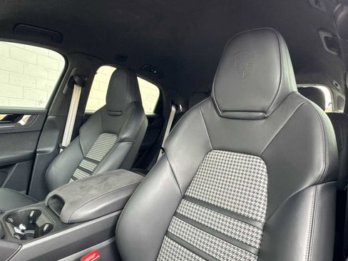 Certified 2025 Porsche Cayenne GTS image 5