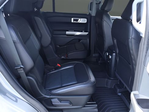 Used 2023 Ford Explorer Limited w/ Limited Technology Package RWD image 21